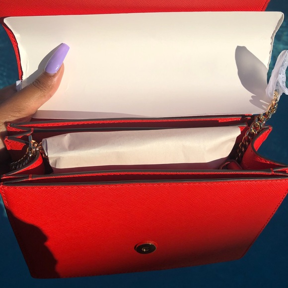 Tory Burch Emerson Flap Adjustable Shoulder Bag in Bright Samba - Picture 4 of 7